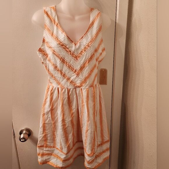 Copper Key Women's S Peach And White Dress Chevron Stripes New With Tags V-Neck - Picture 1 of 4